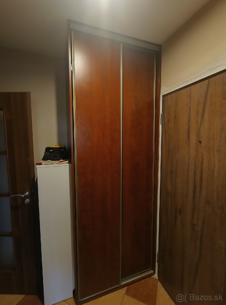 Vstavaná skriňa