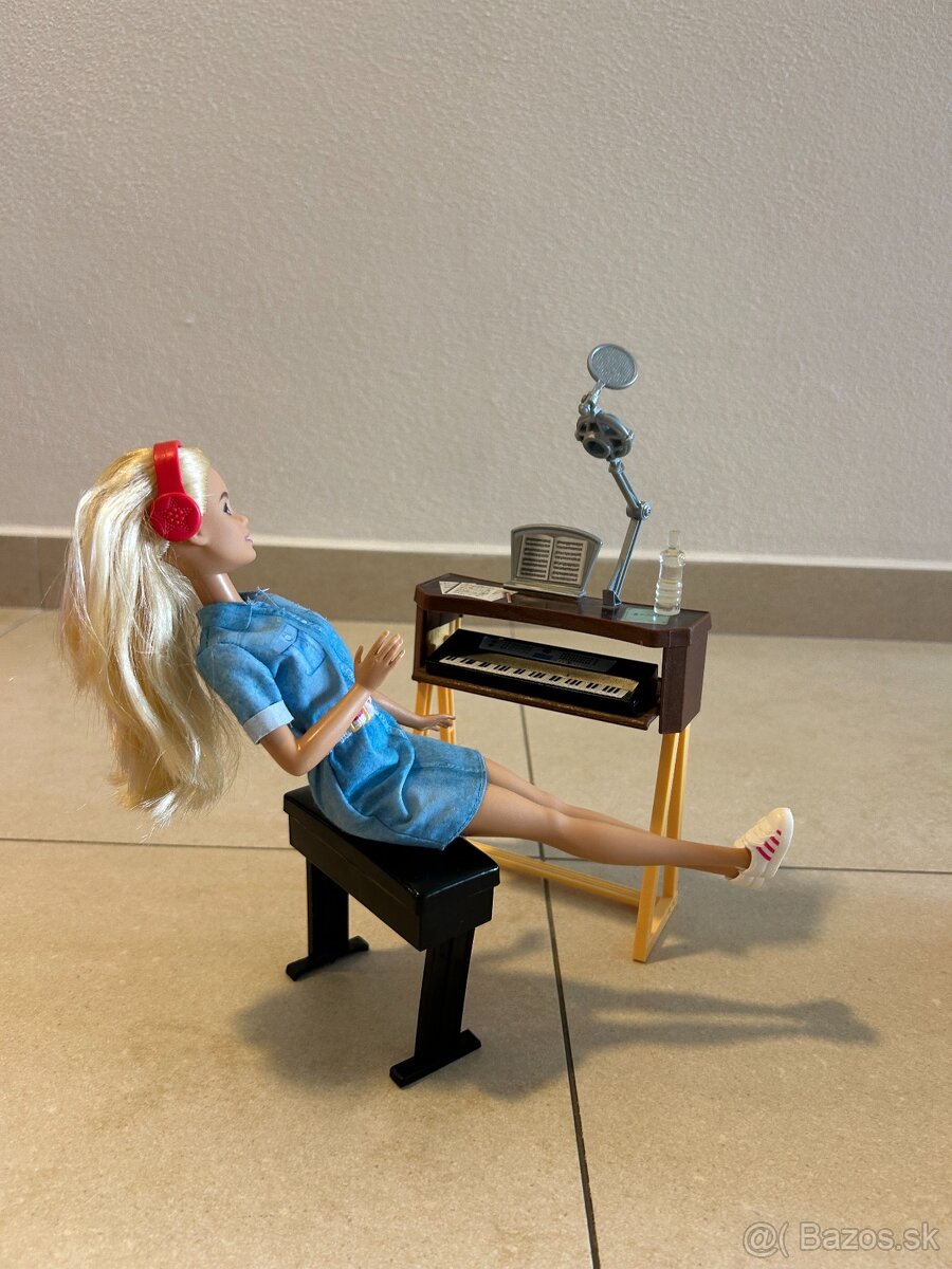 Barbie hudobná