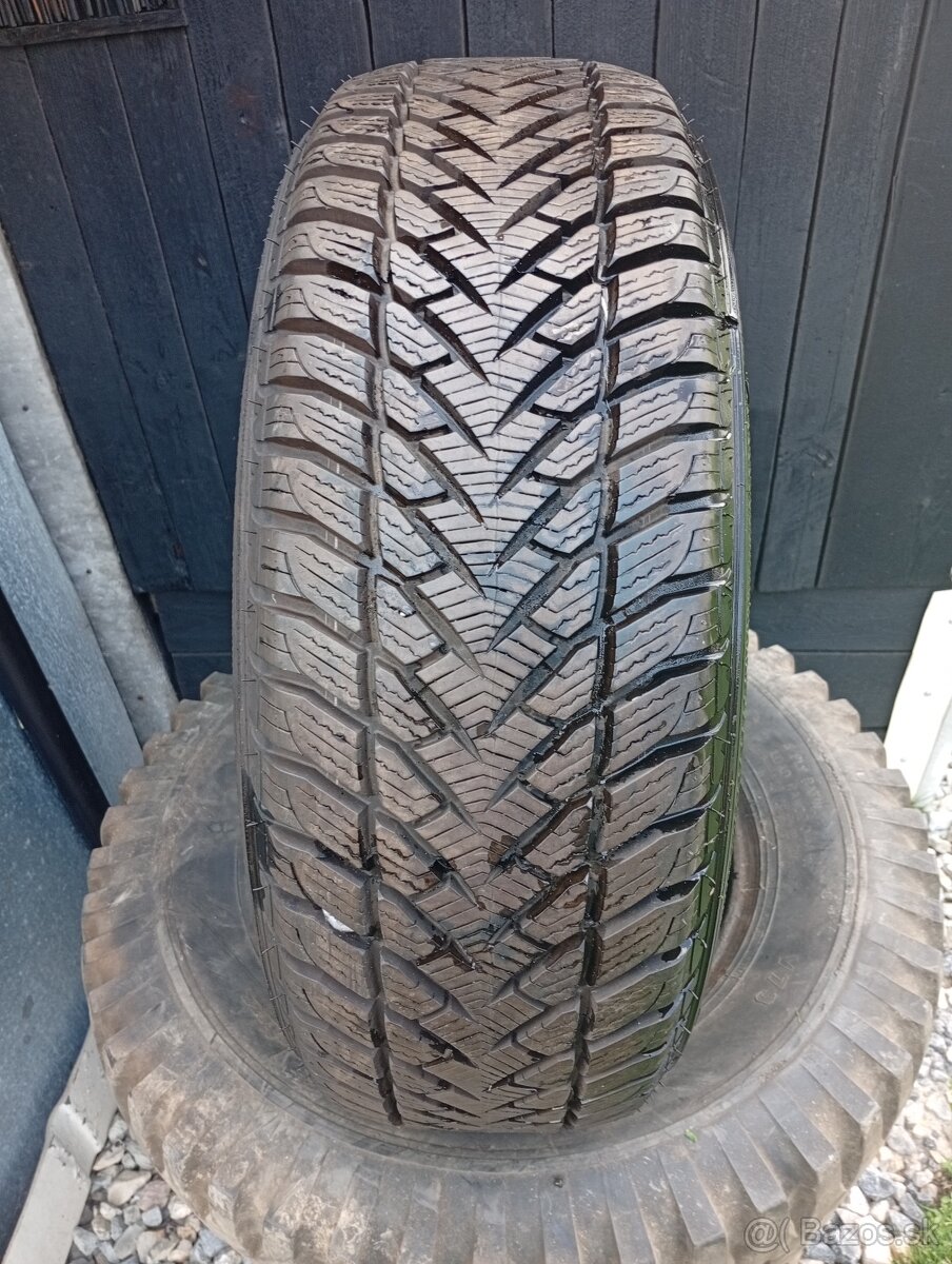 Zimná pneumatika Goodyear Ultra Grip 215/65 R16