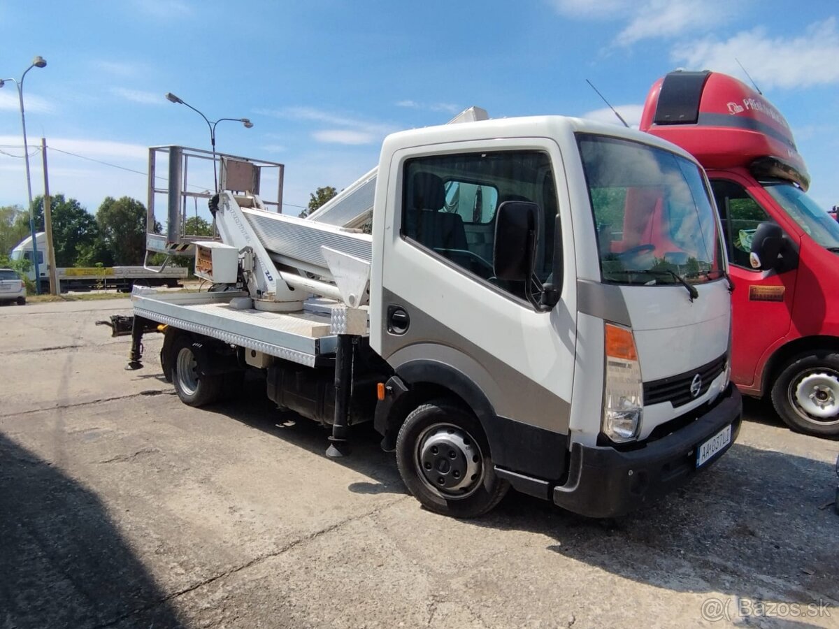 Autoplošina Nissan + Multitel 20m.
