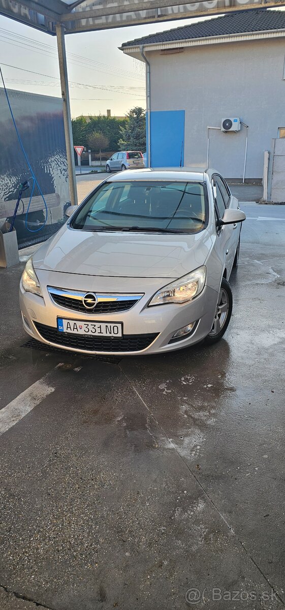 Opel Astra J P10 1.6 85 kw benzin+ LPG