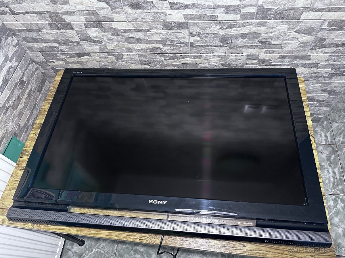 4x LCD TV (1xSony Bravia, 3xLG)