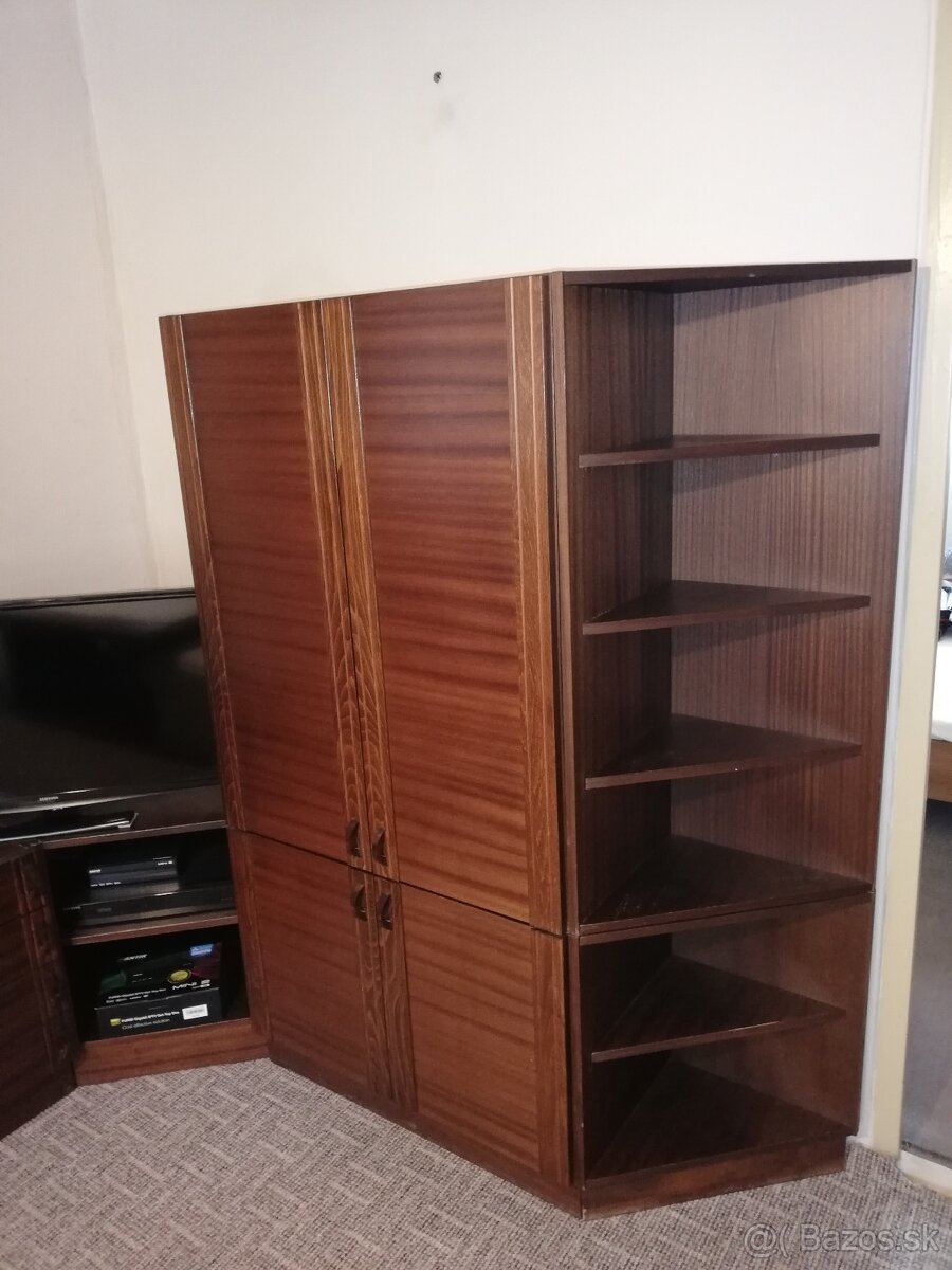 drevená obývacia zostava