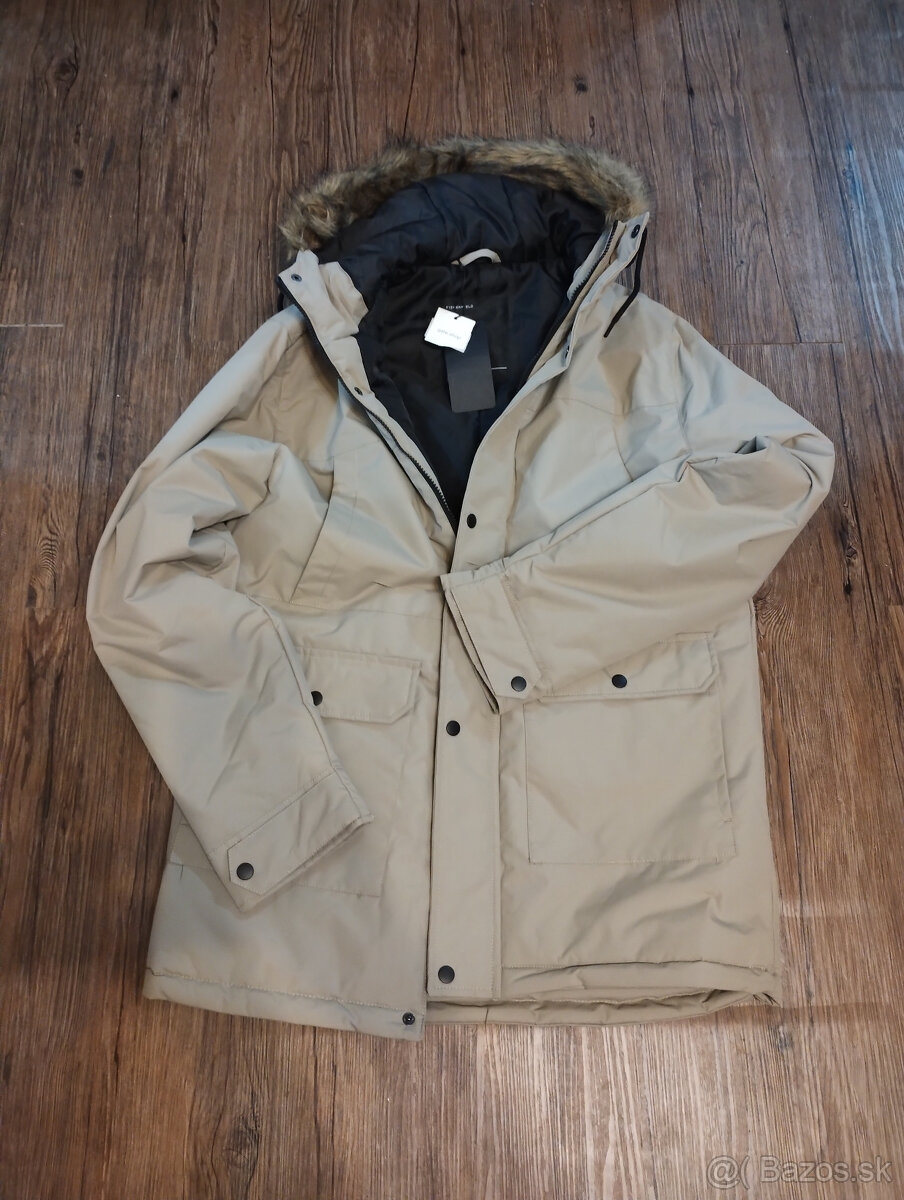 Zimna bunda Fisherfield/ Gate 5,- Euro/nová