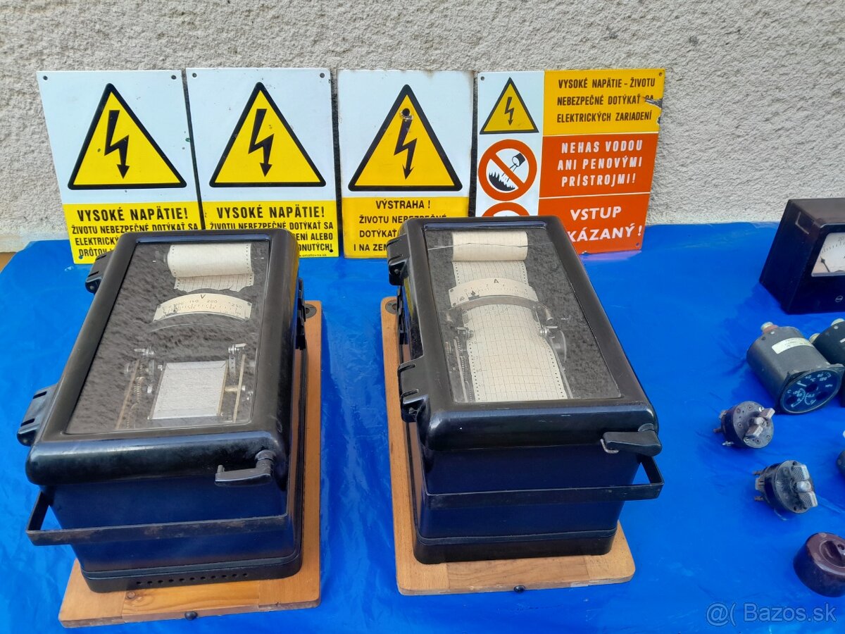 Voltmeter,ampérmeter,smaltované tabuľky.