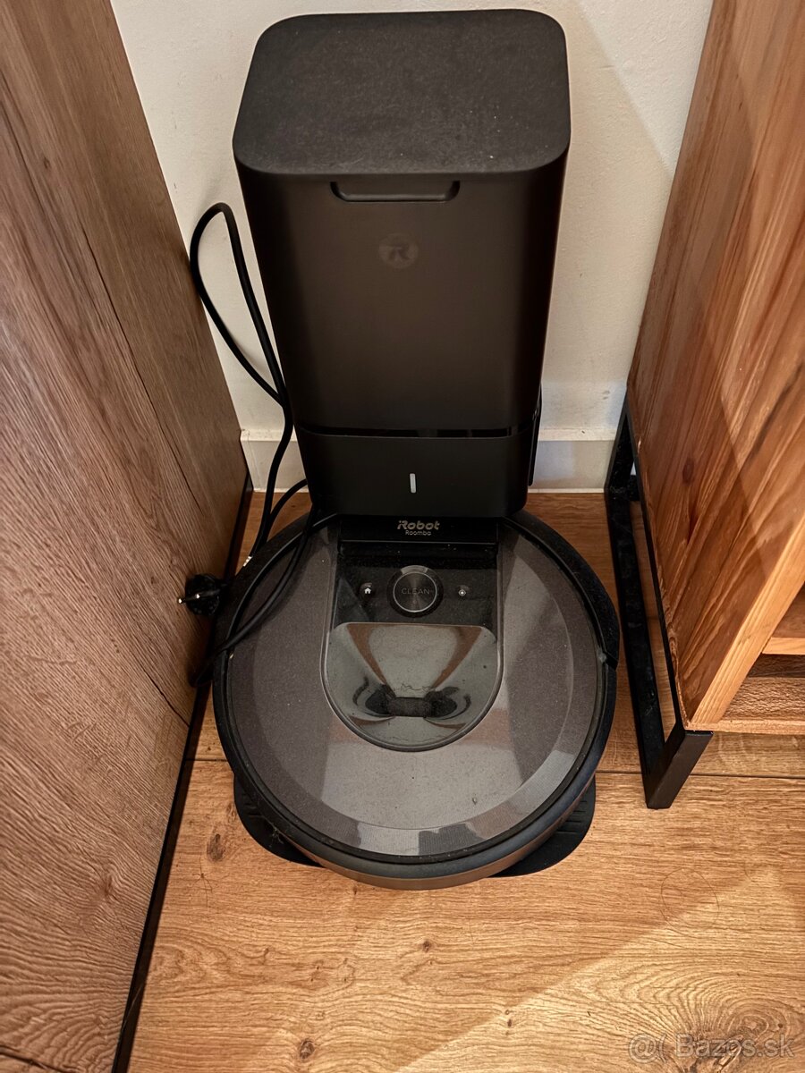 Robotický vysávač iRobot Roomba i7+