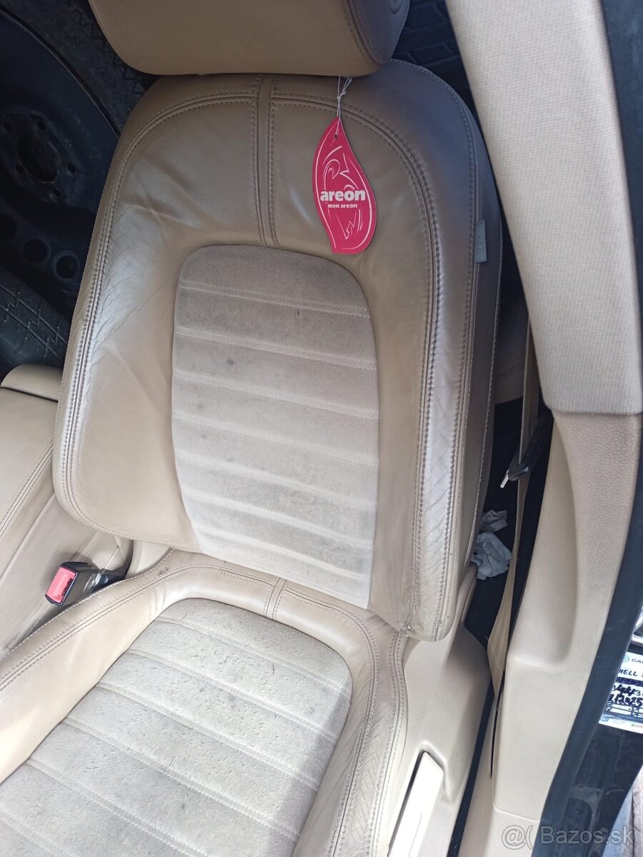 Krémové koženné sedačky VW Passat b6