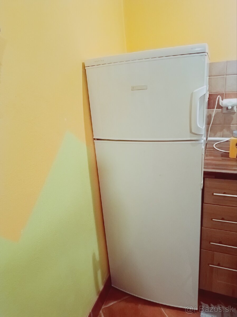Predám chladničku s mrazničkou Electrolux