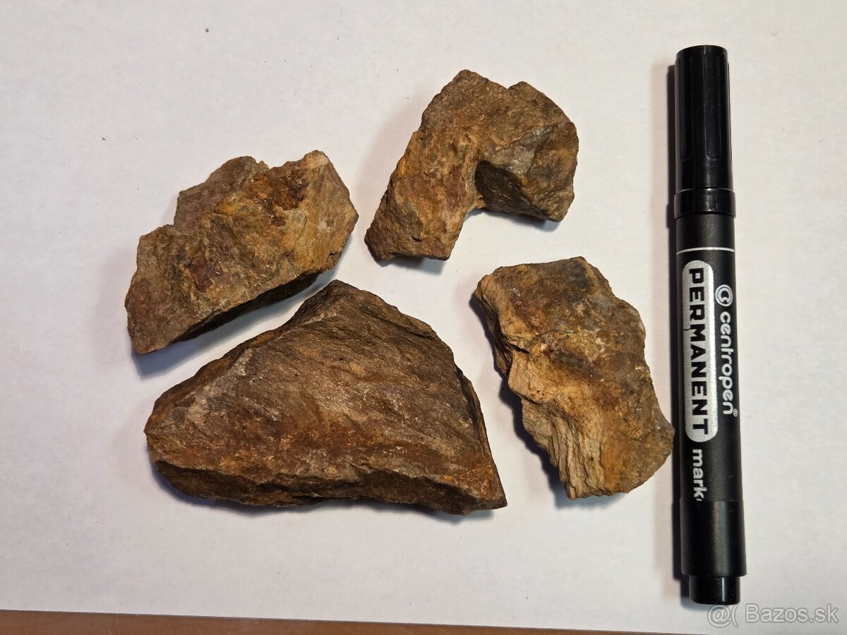Uránový minerál / kontrolný "žiarič" ku dozimetru