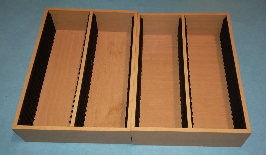 Drevený pekný stojan-box na 50CD