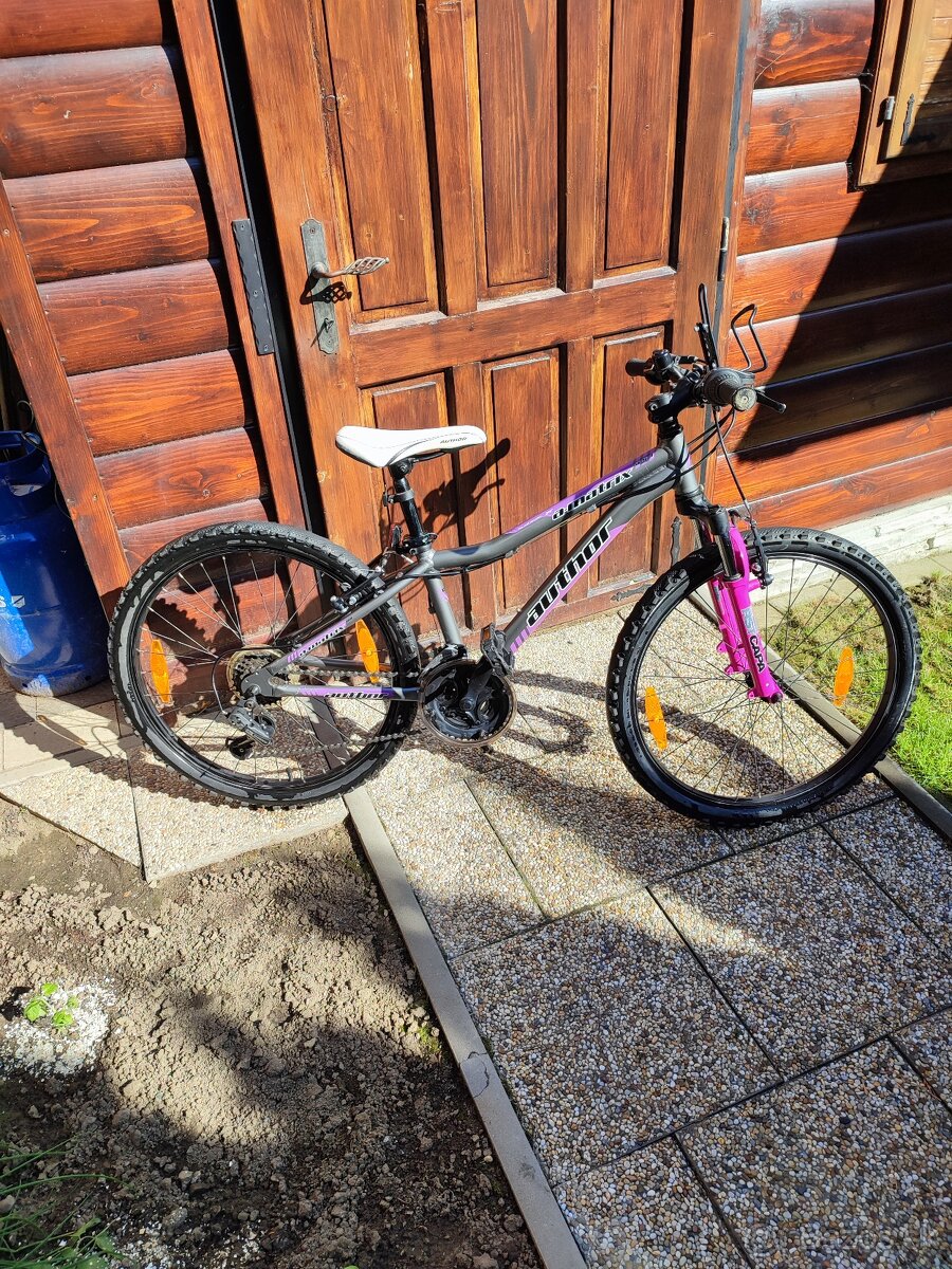 Dievčenský bicykel.