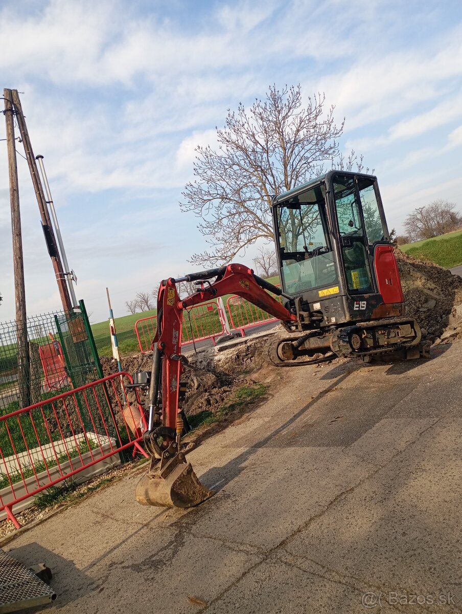 Minibager , Bobcat e19 , bager , rypadlo,