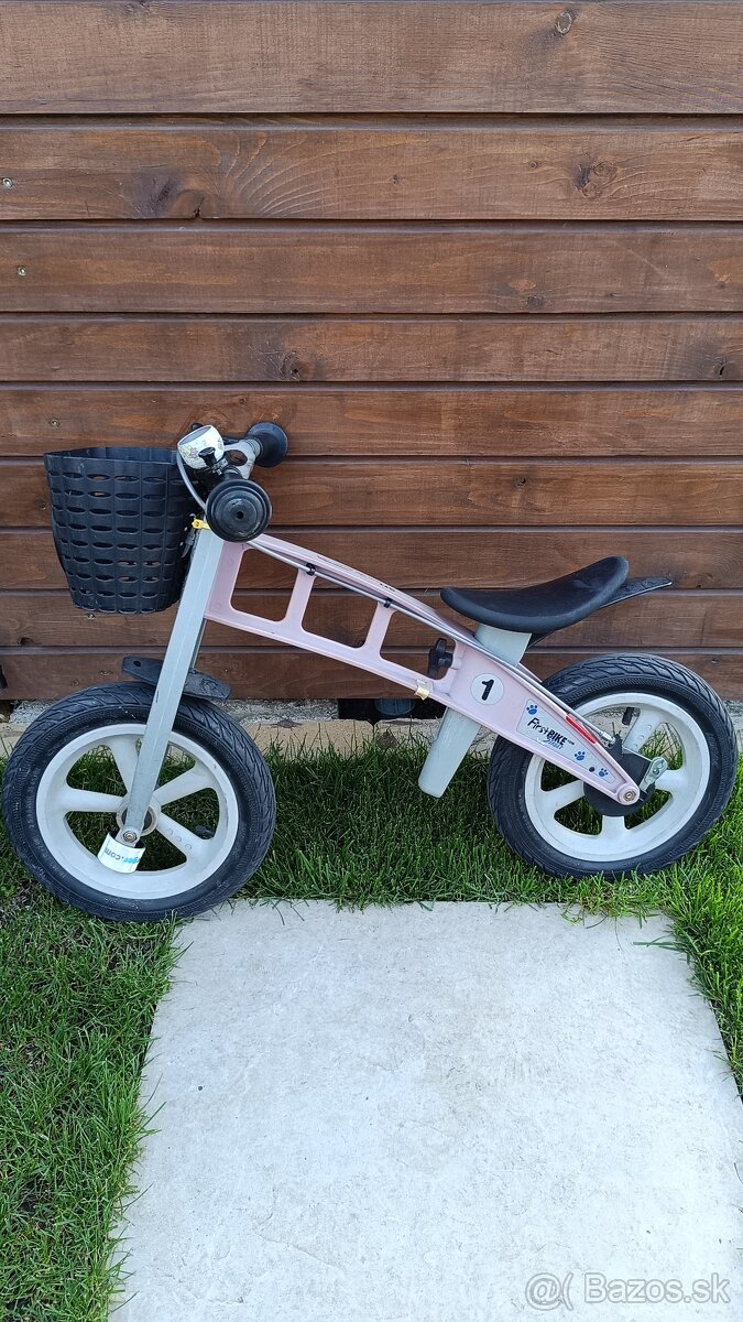 Predám odrážadlo first bike a trojkolku