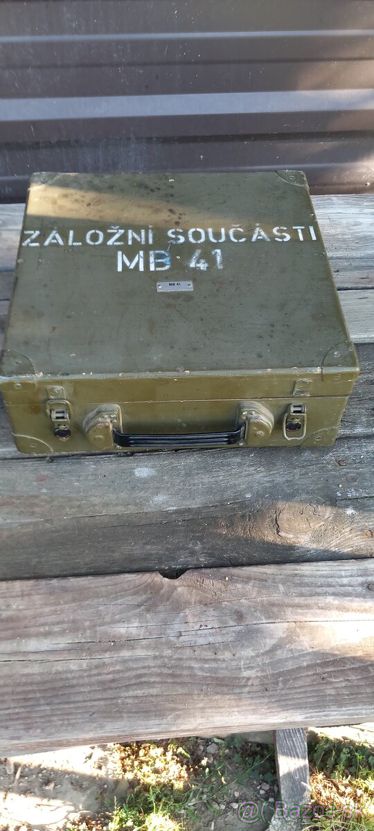 Vojenský drevenný kufrík MB41