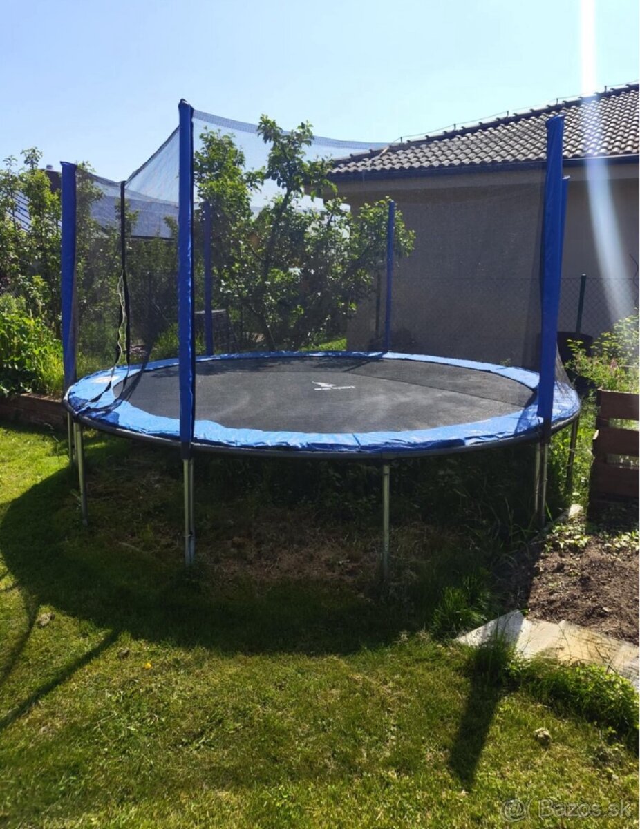 Trampolína 305