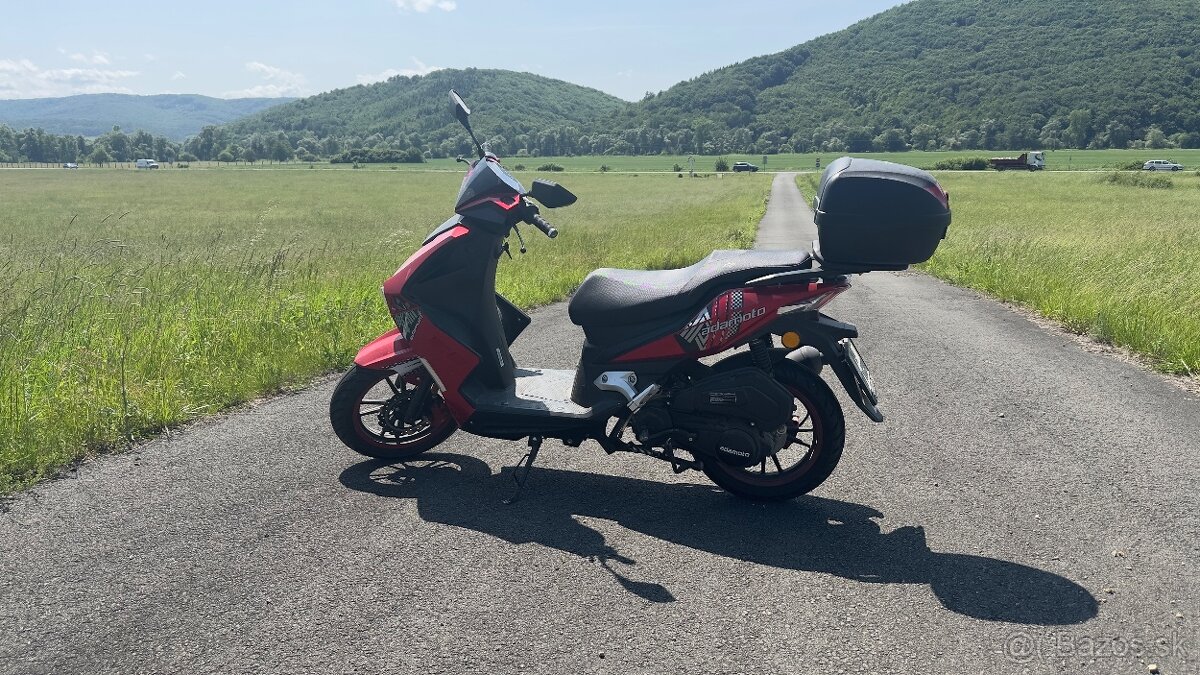 Adamoto Mustang 125 skuter