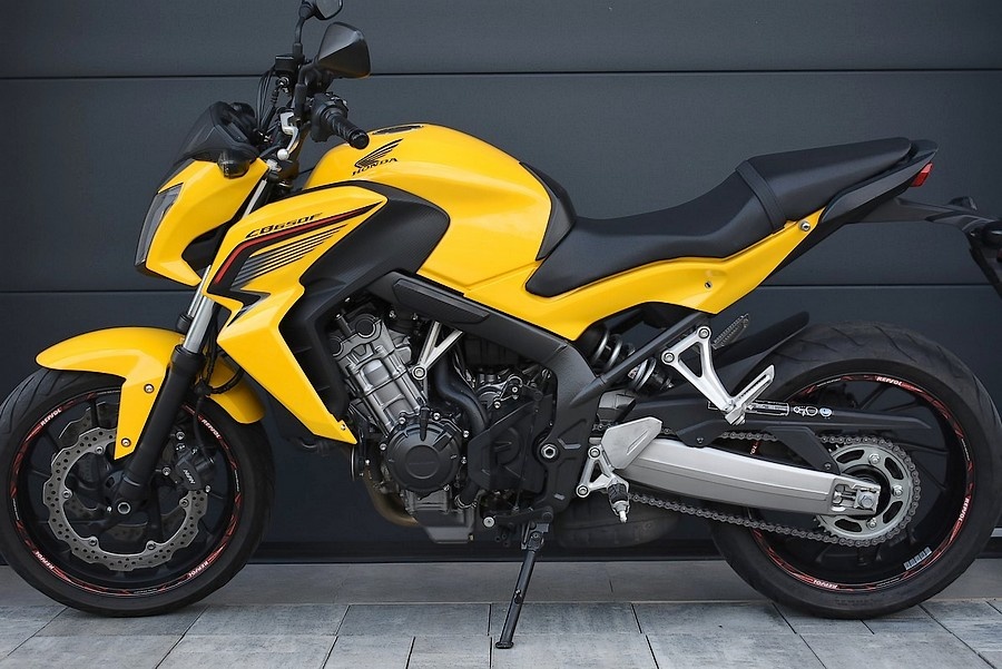 Sexy Bee - Honda cb650F ABS r. 2017 14 tis. km - kupena SK