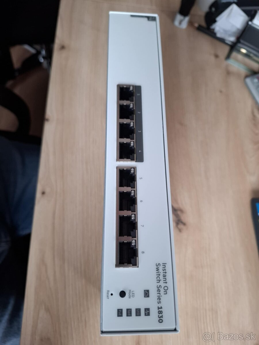 Gigabitový Switch Aruba Instant On 1830 (8-port, 4× PoE, 65W