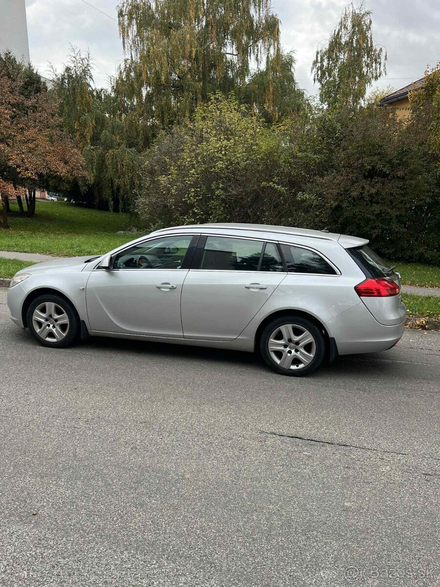 Predam Opel.Insignia  2.0 Cdci, r.v 2010, naj 310 tisic km