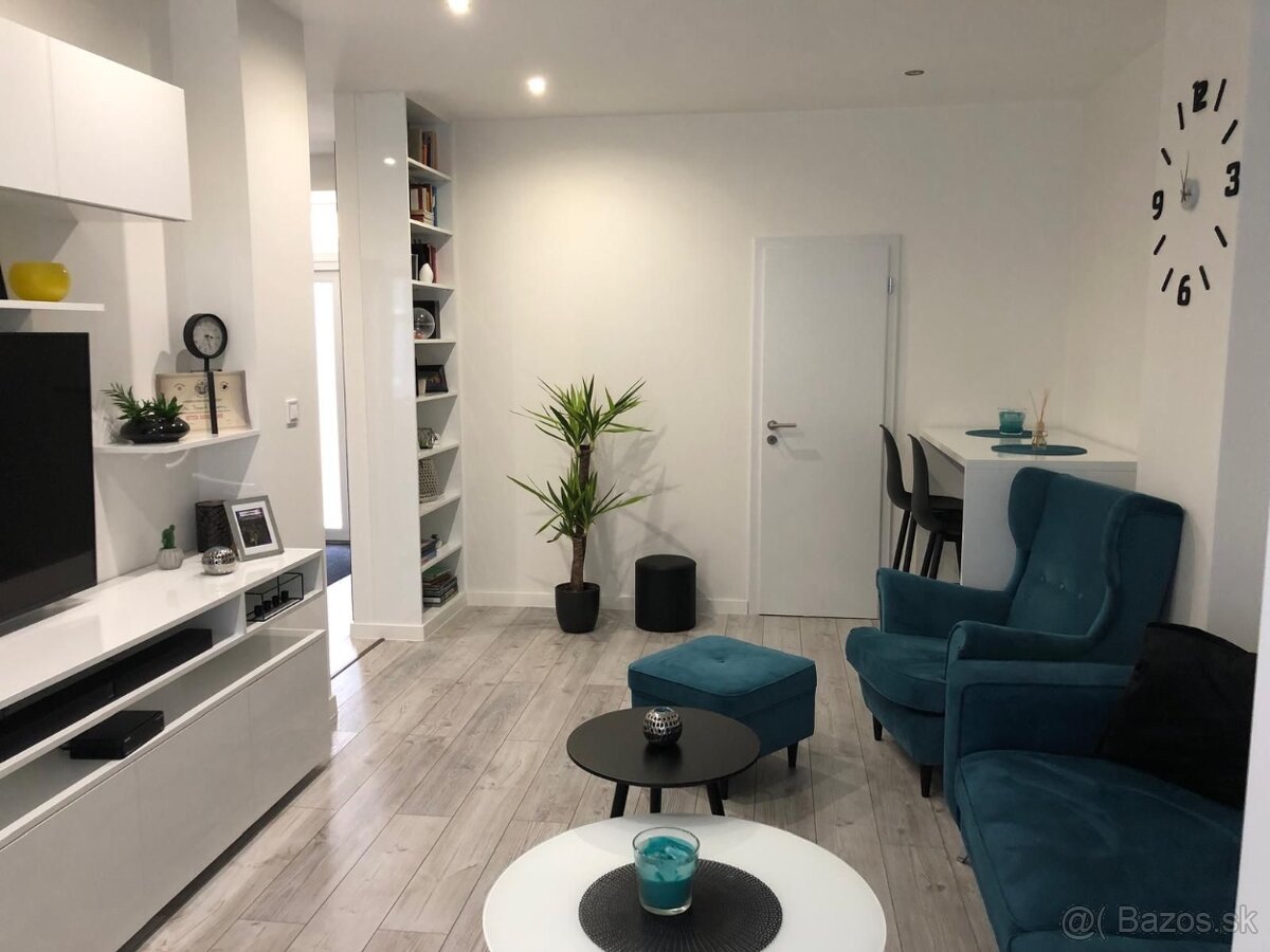 Prenajom 2izbovy kompletne zariadeny byt na Tomášikovej ul.