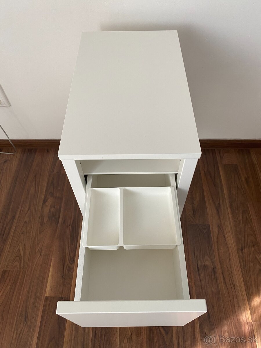 Nočný stolík IKEA