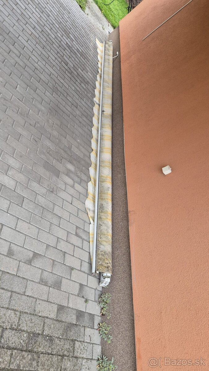 Kĺbová markíza oranžovo/sivo/biela pruhovaná