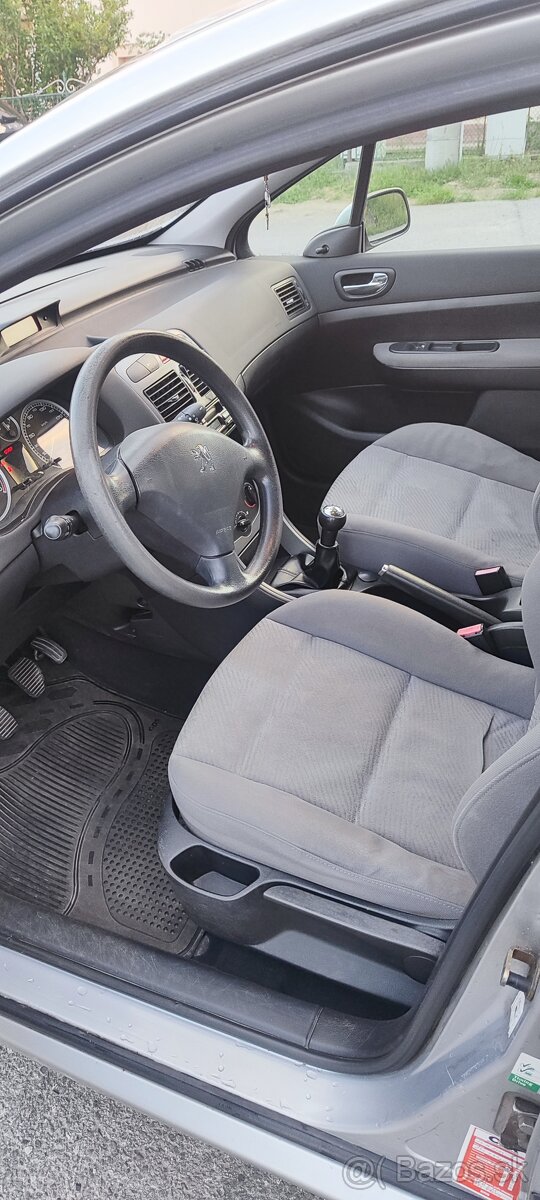 Predám Peugeot 307. 1.4 r. 2002