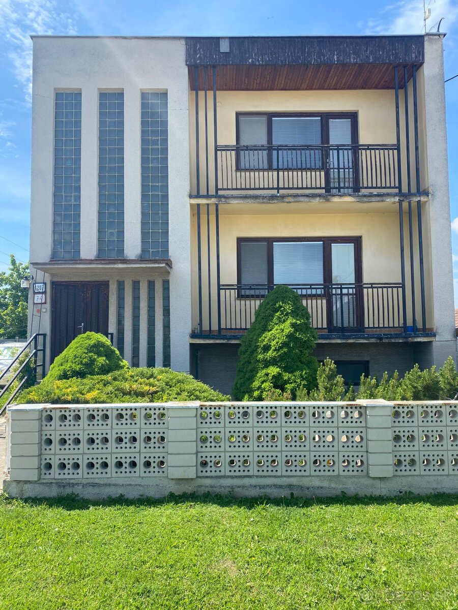 Ponúkam na predaj 5 izb, rodinný dom v obci Kocurice.