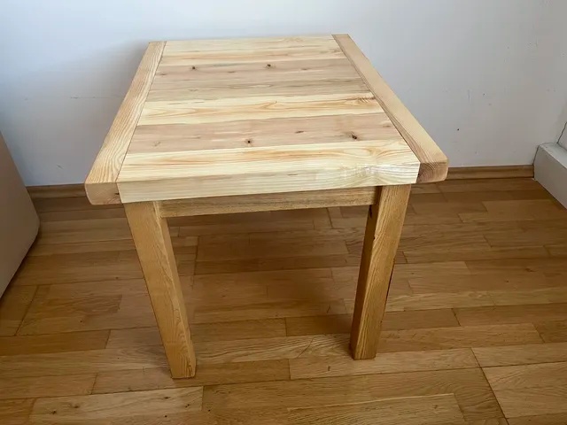 konferenčný stôl z masivu