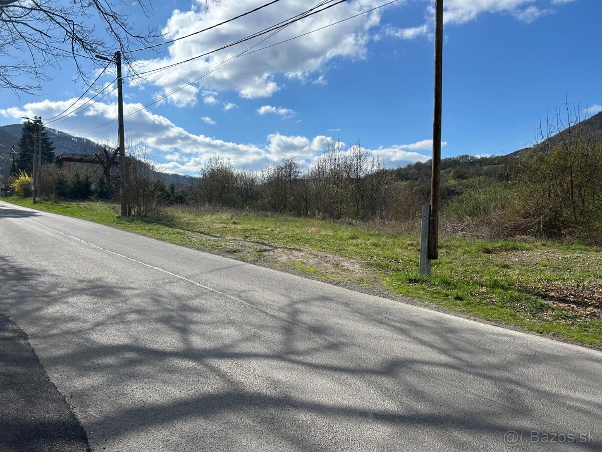 Slnečný stavebný pozemok Nová Baňa – 2032 m², TOP lokalita