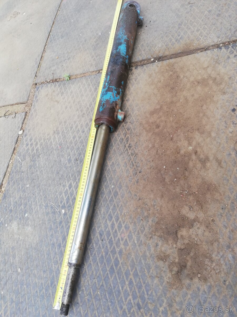 hydraulický piest