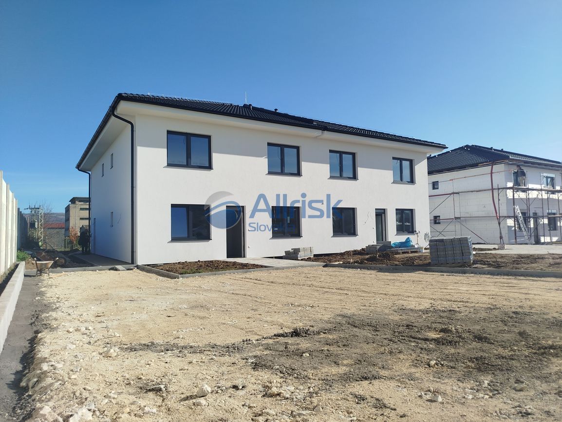 Moderný 3. izb byt s pozemkom na Red Oak Village - Marhuľová