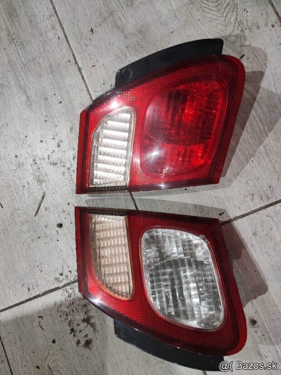 Predám dvere svetlá na Nissan almera 1.5 66kw QG15 rok 200