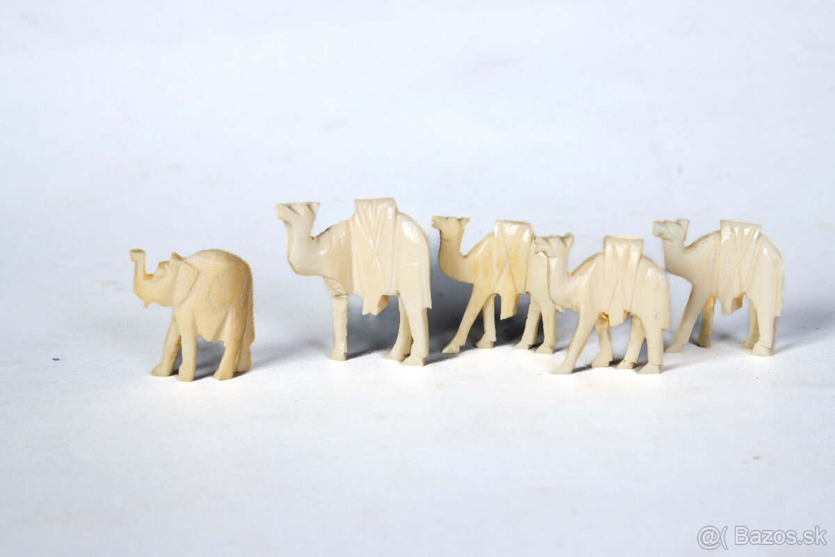 Vyrezávané figúrky zo slonovej kosti