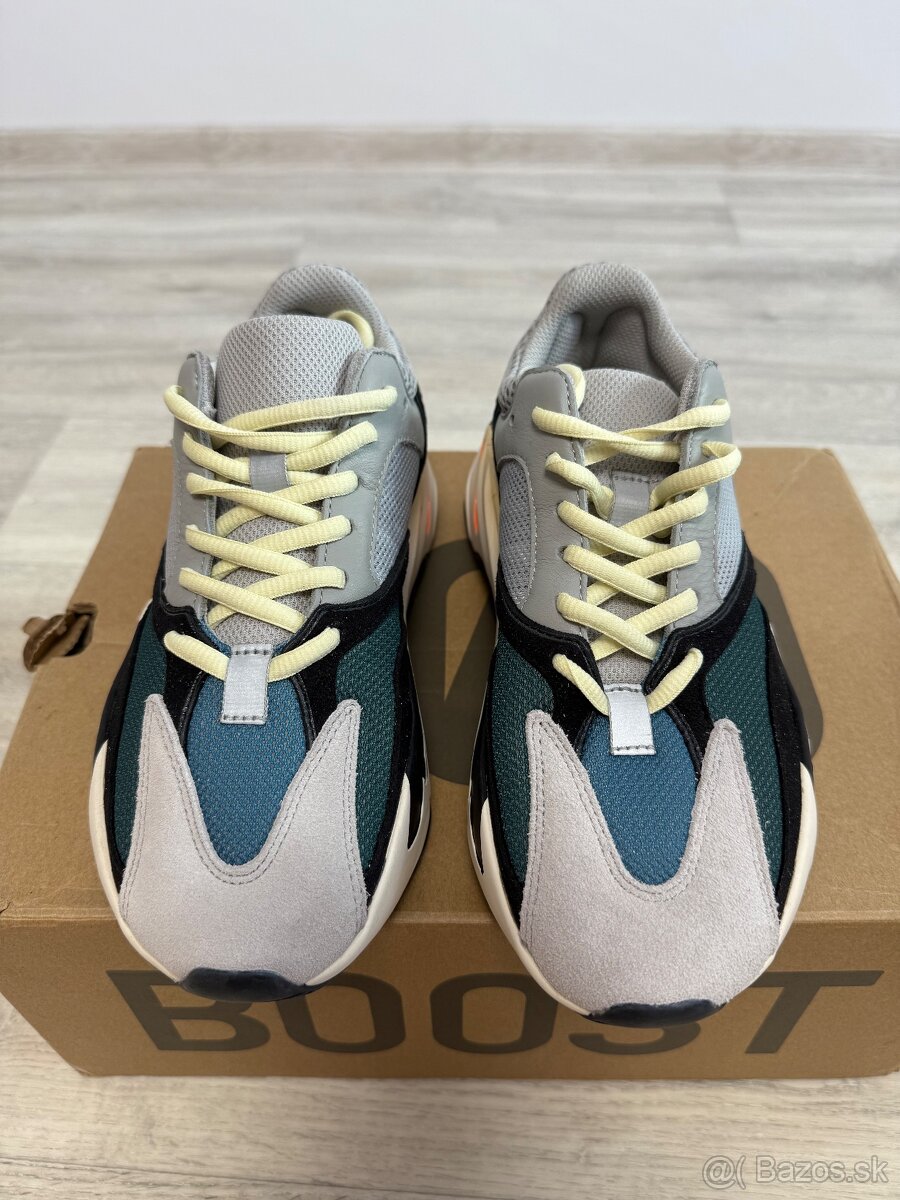 YEEZY 700