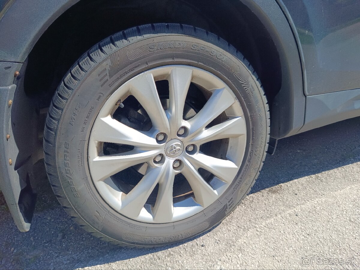 Toyota 5x114.3 R18 235/55 cely set zimne pneu