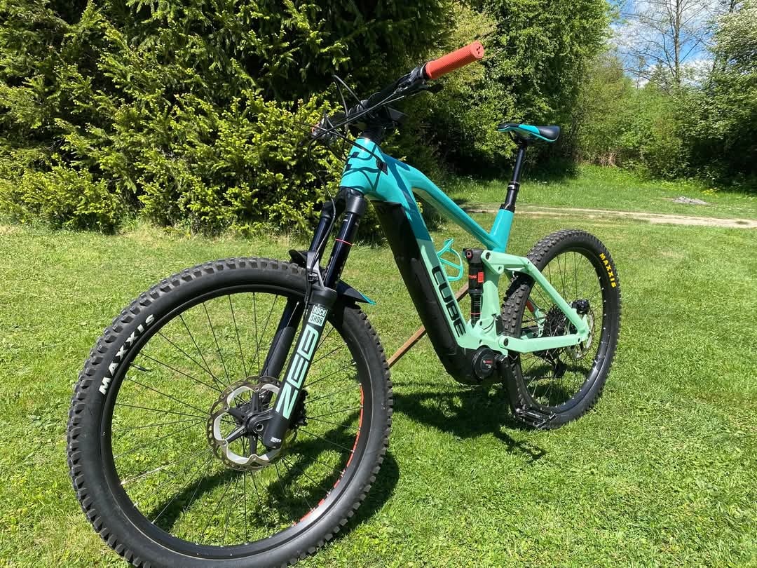 Elektrobicykel cube