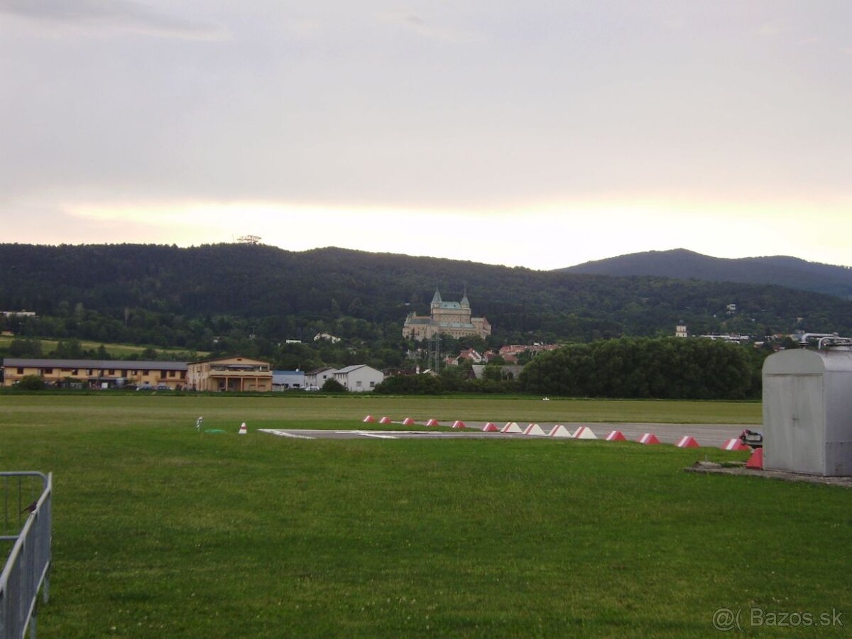 Na predaj pozemok pri letisku v Prievidzi