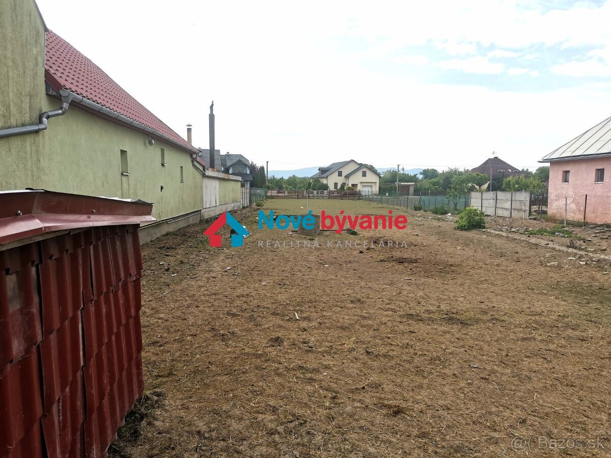 NA PREDAJ priestranný pozemok v Trebišove časť Milhostov