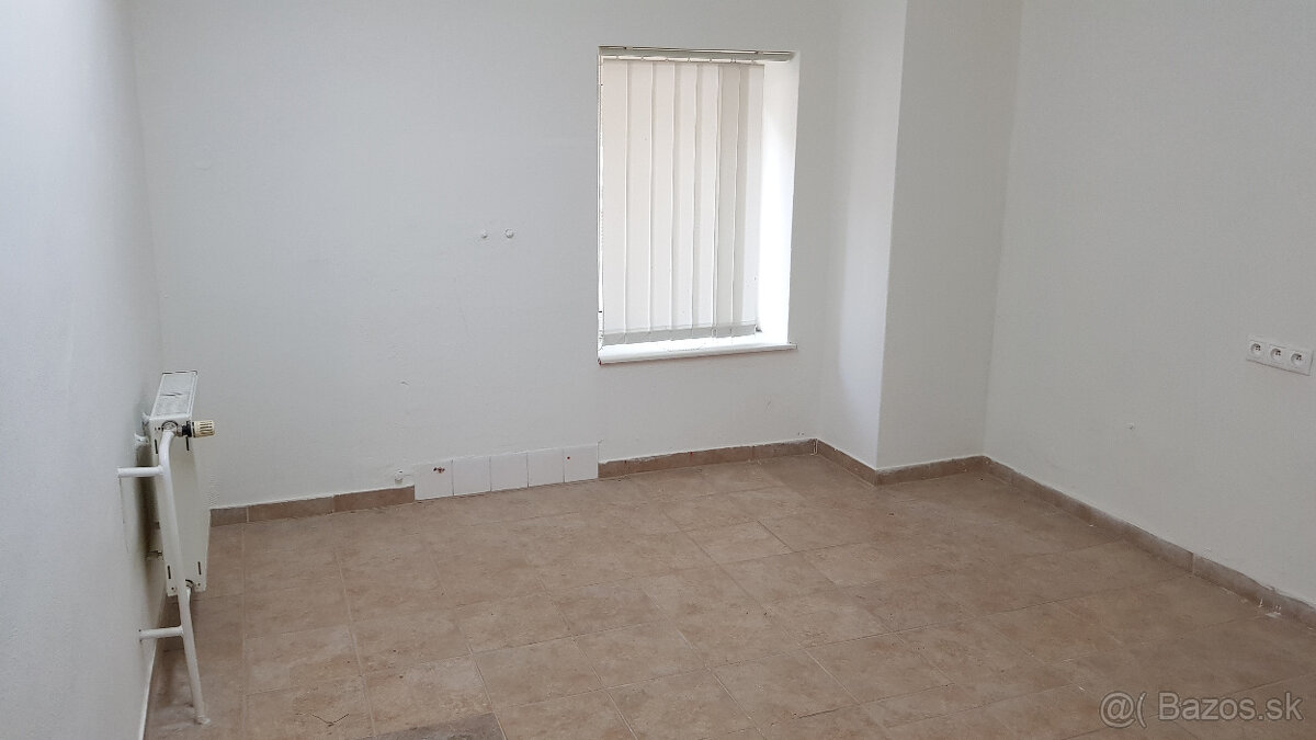 Prenajmem kancelárske priestory 15m2 v Nitre, Podzámska ulic