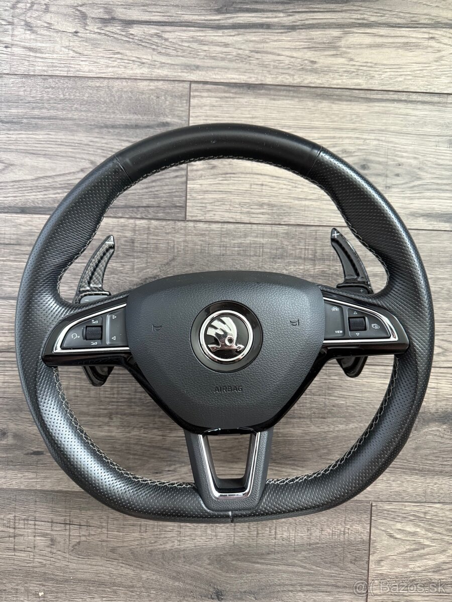 Škoda vyhrievaný volant s airbagom – originál, výborný stav