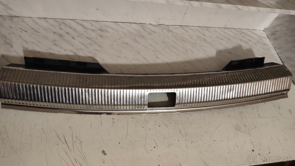 Lišta kufra Audi A4 B8 avant