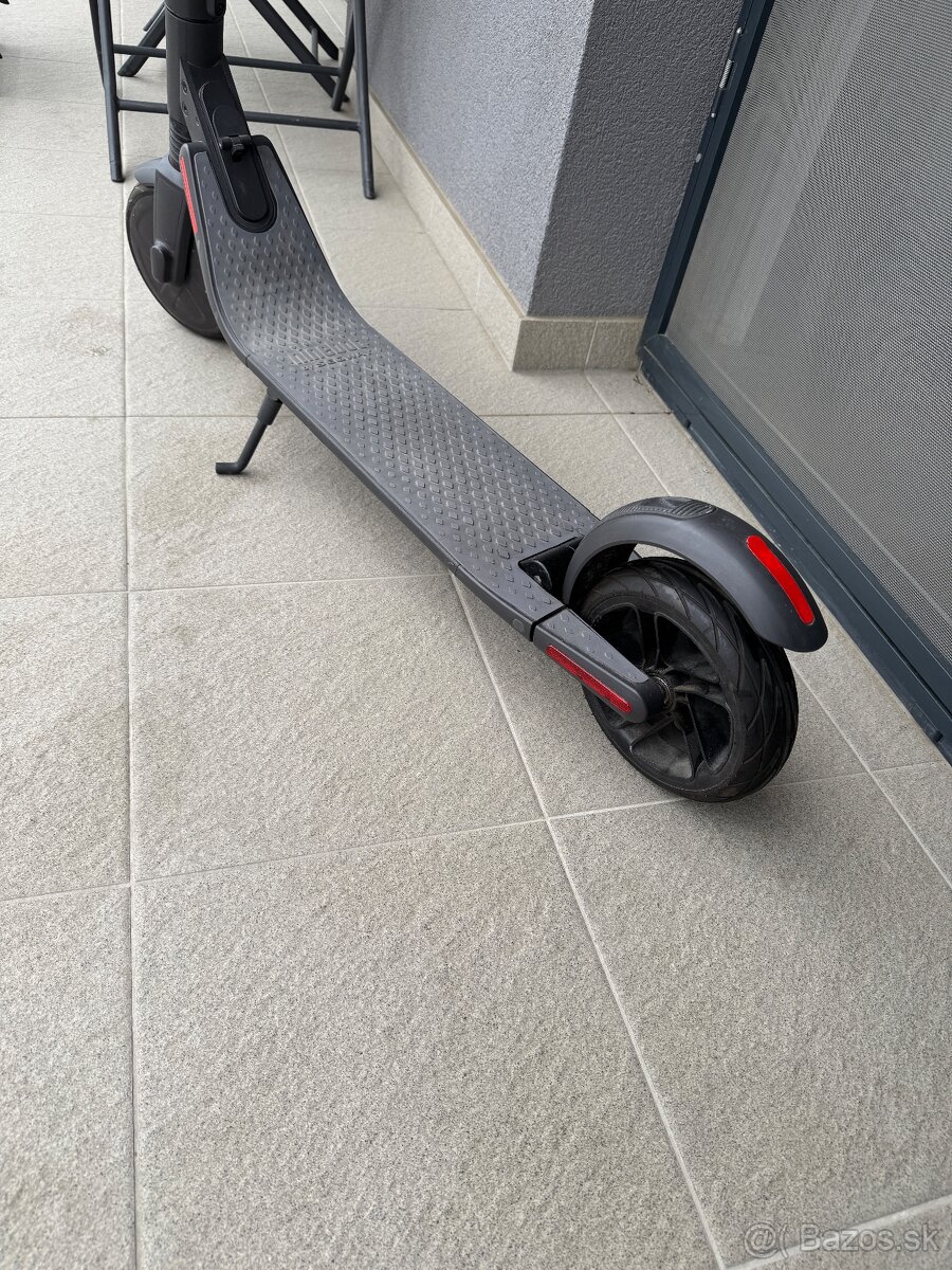 Elektrická Kolobezka Ninebot by Segway KickScooter ES2