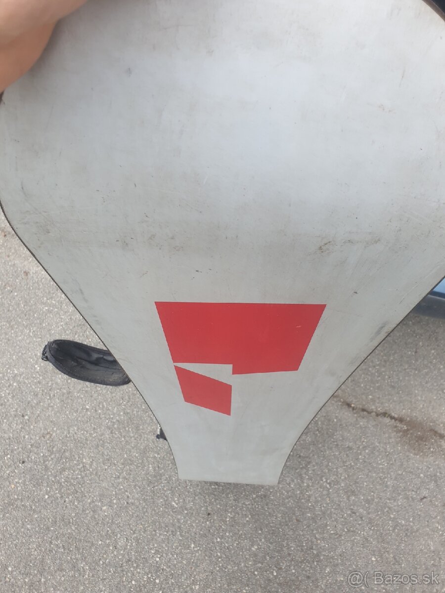 Minimálne používaný snb Burton