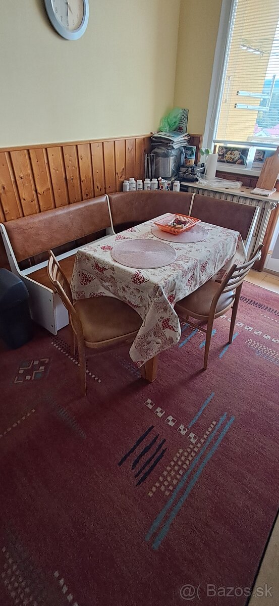Rohova lavica +stol rozkladací + 2 stolicky
