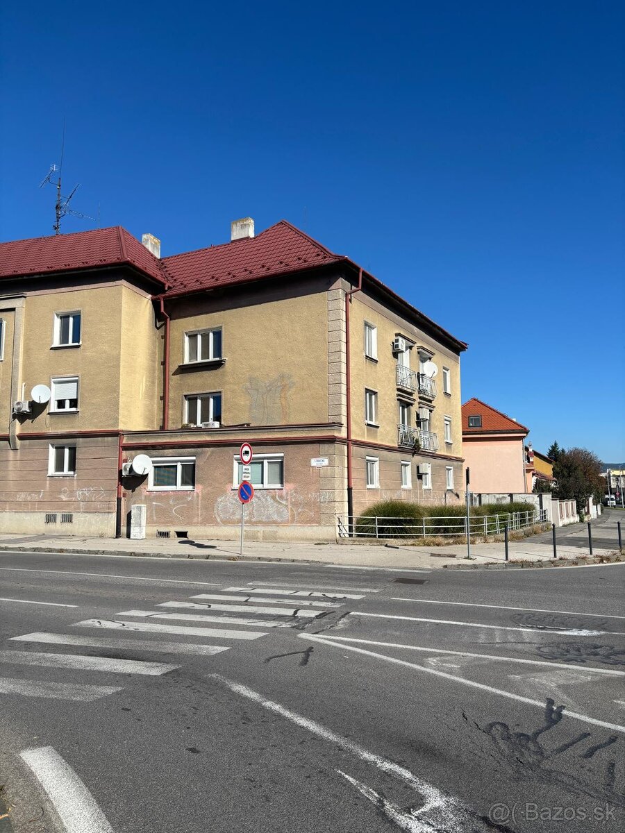 2 izbovy byt na predaj v centre mesta NR