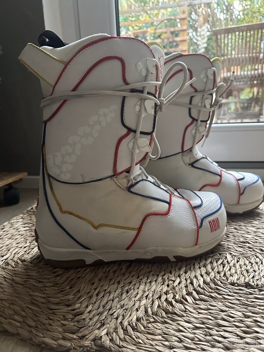 NIDEKER topanky na snowboard