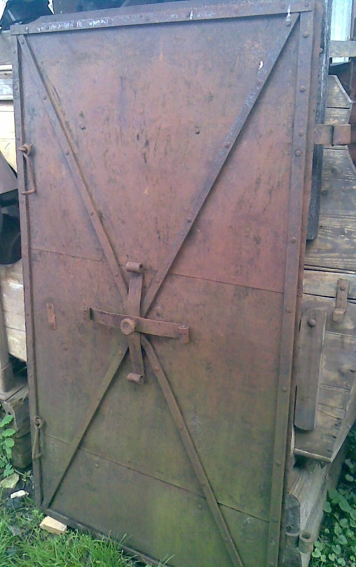 predam stare PLECHOVE rucne robene dvere