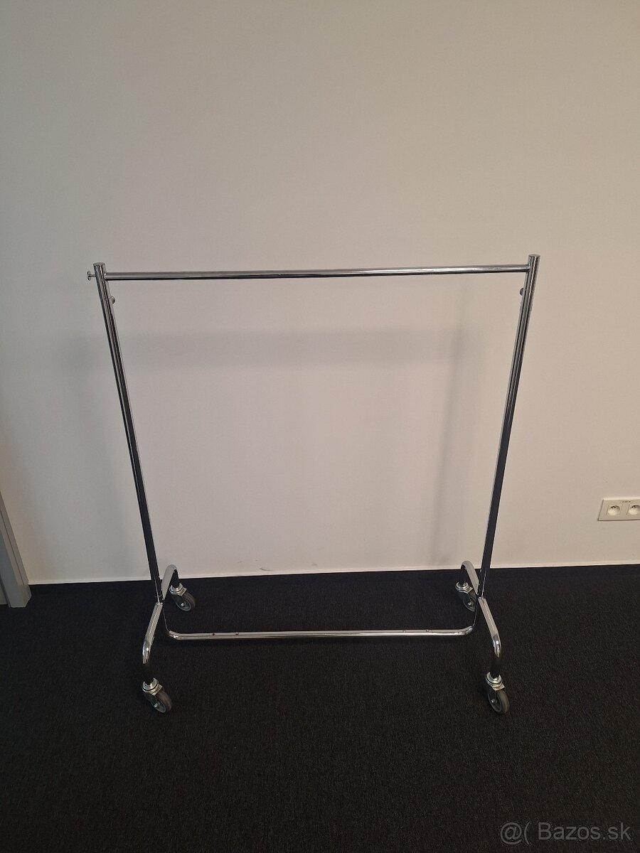 Jednoramenný stojan na vešiaky – položka 35-36