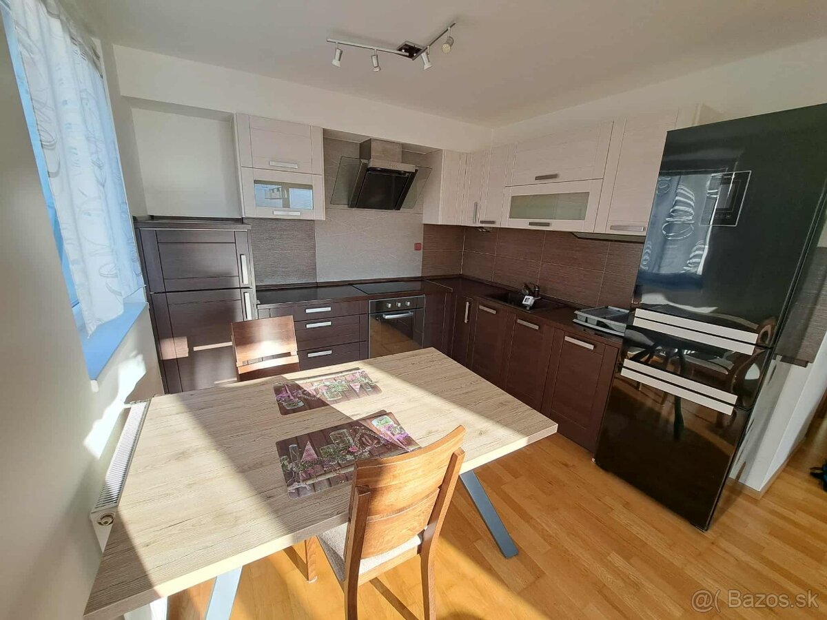 2 izbový byt s balkónom, Martin Ľadoveň